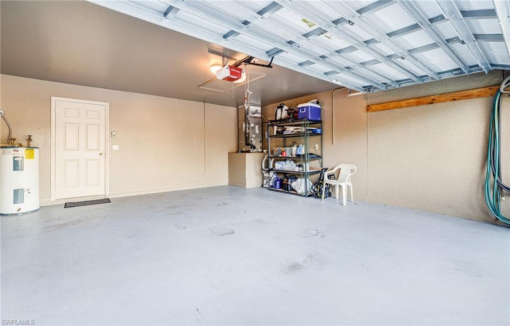 711 12th St NE, Naples, FL 34120-29