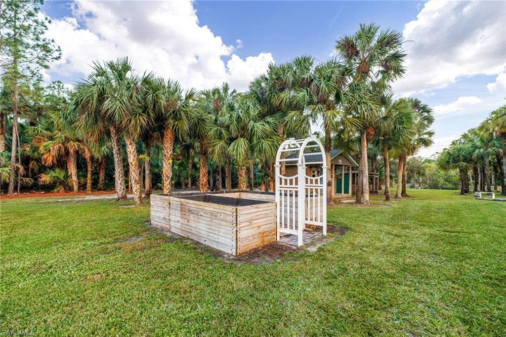 711 12th St NE, Naples, FL 34120-30