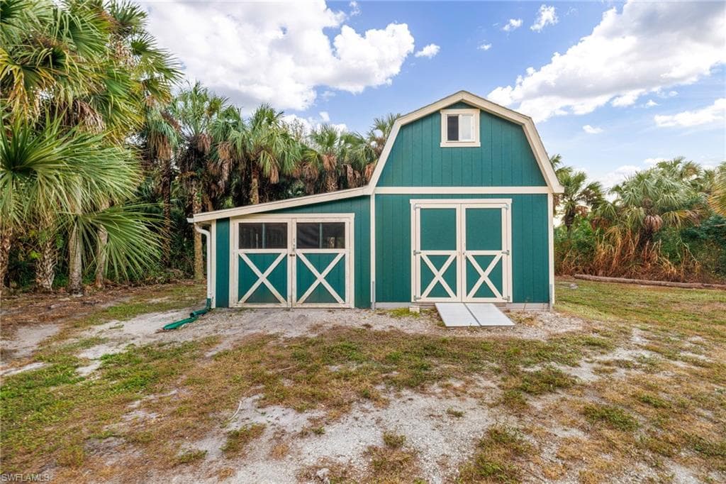 711 12th St NE, Naples, FL 34120-33