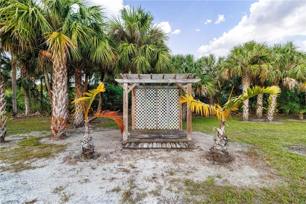711 12th St NE, Naples, FL 34120-37
