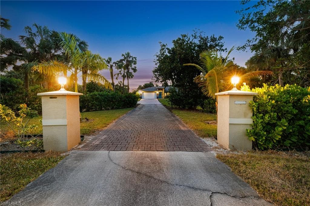 711 12th St NE, Naples, FL 34120-49