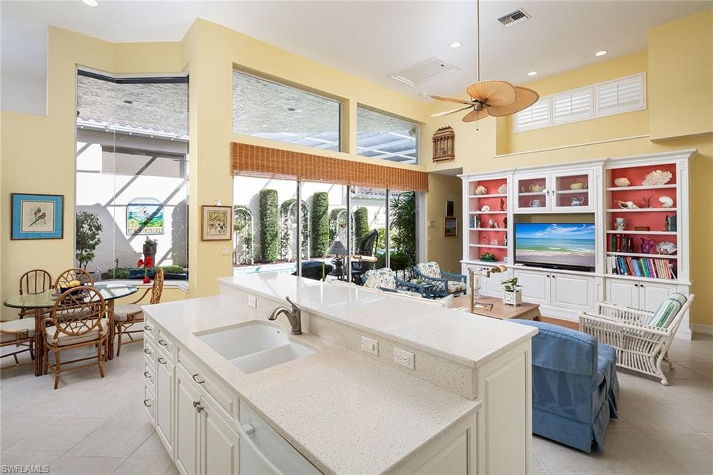 7815 Cocobay Ct 24, Naples, FL 34108-11