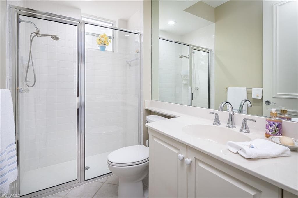 7815 Cocobay Ct 24, Naples, FL 34108-25