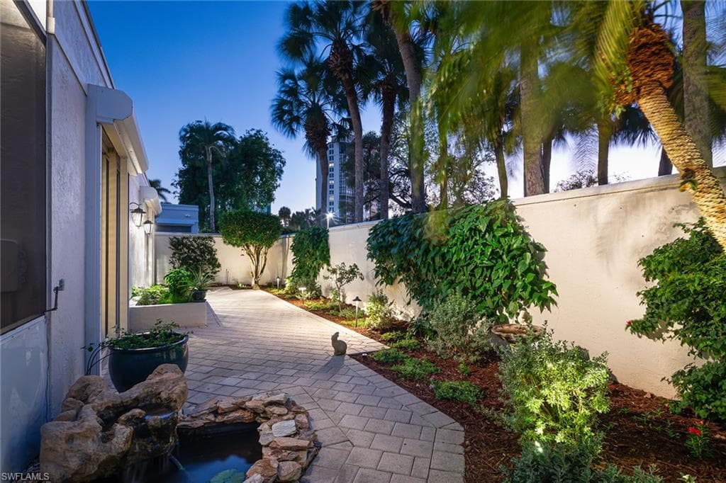 7815 Cocobay Ct 24, Naples, FL 34108-32