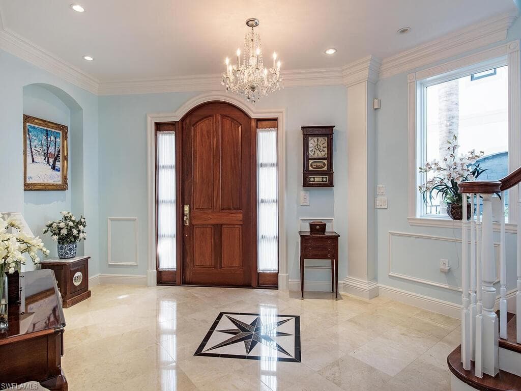 25 2nd Ave S, Naples, FL 34102-4