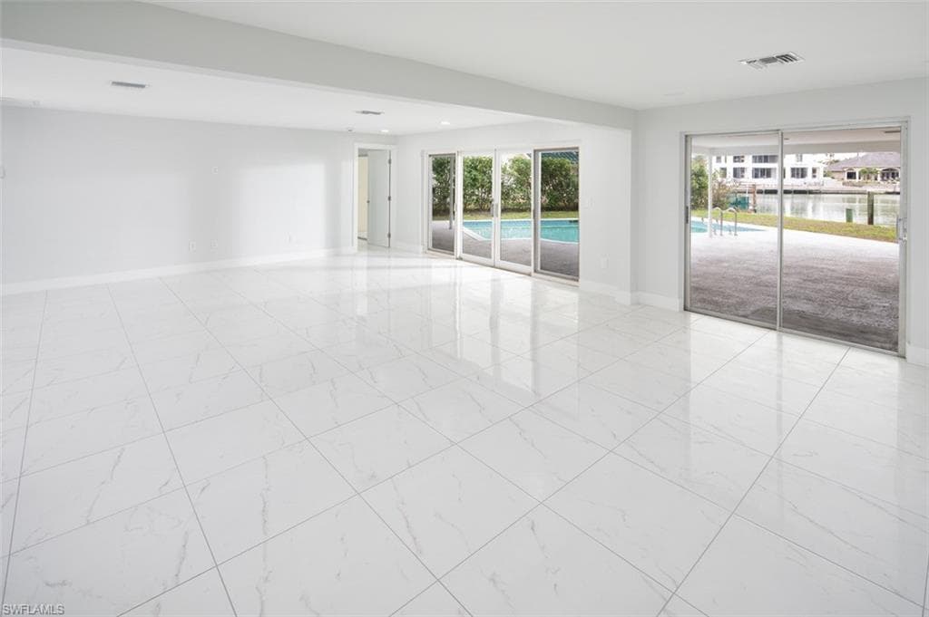 320 Bow Line Dr, Naples, FL 34103-9