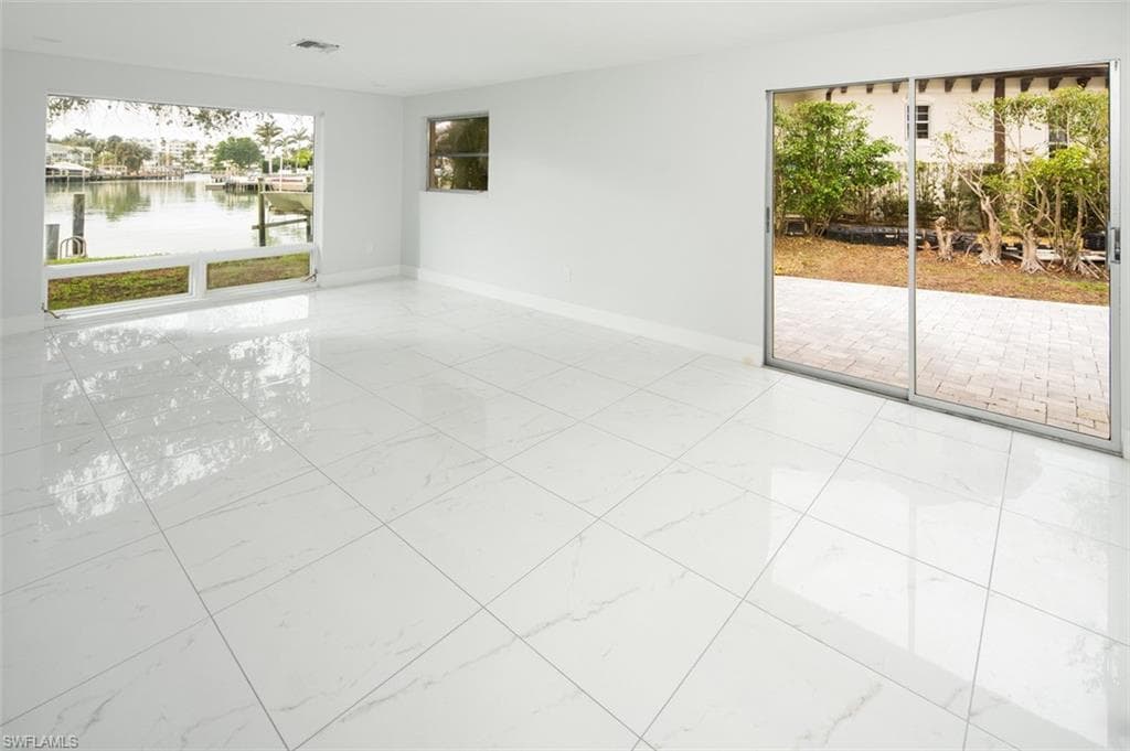 320 Bow Line Dr, Naples, FL 34103-12