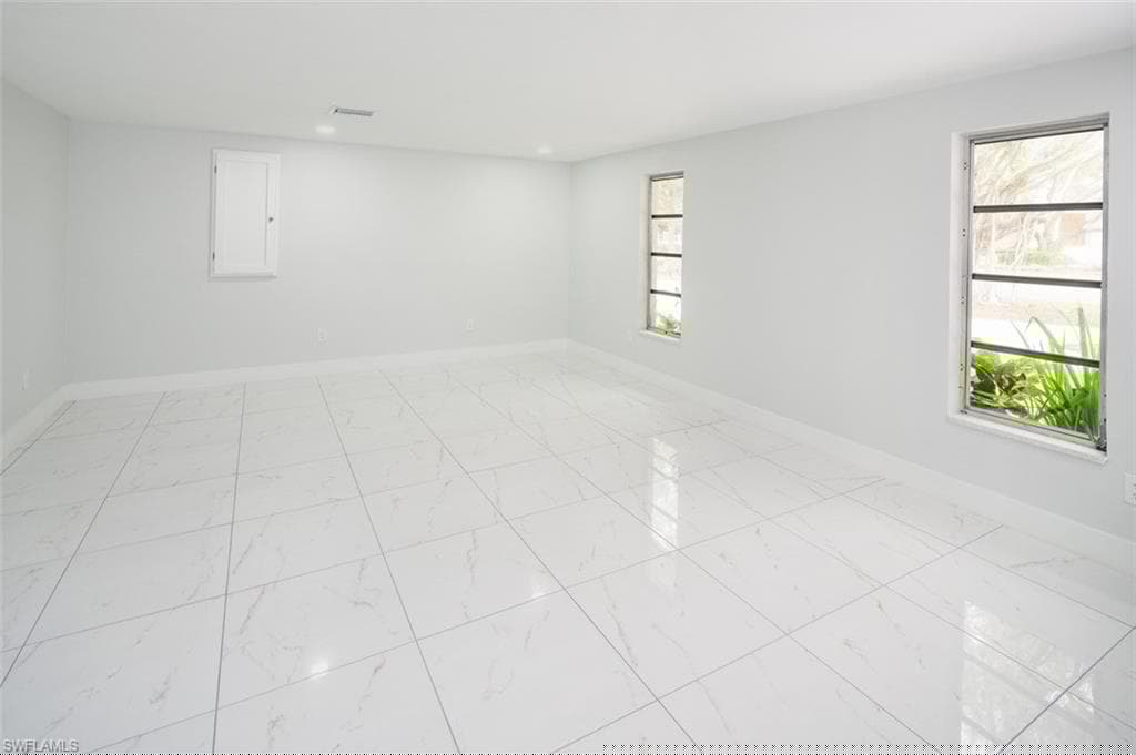 320 Bow Line Dr, Naples, FL 34103-16