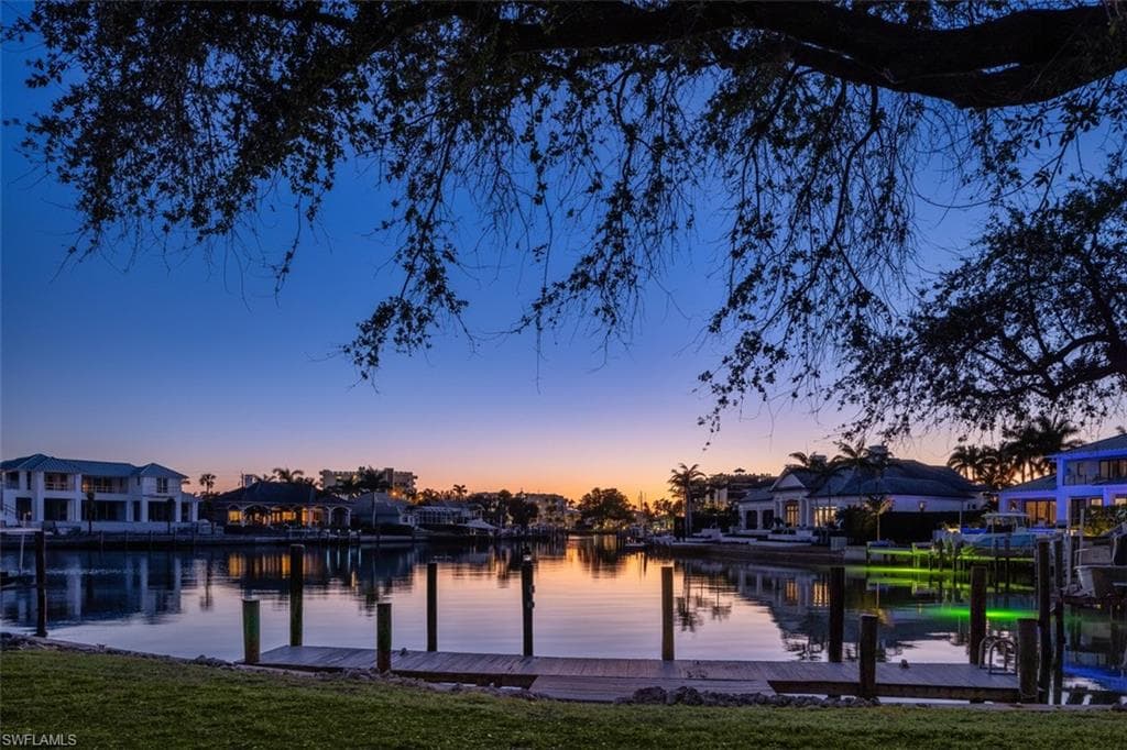 320 Bow Line Dr, Naples, FL 34103-19