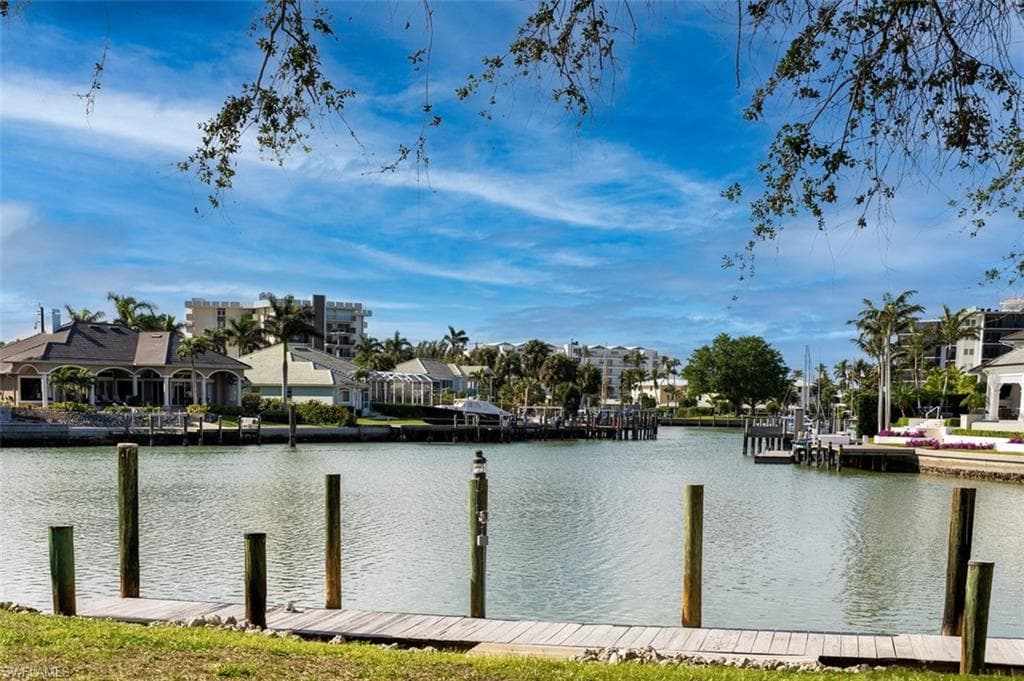 320 Bow Line Dr, Naples, FL 34103-4