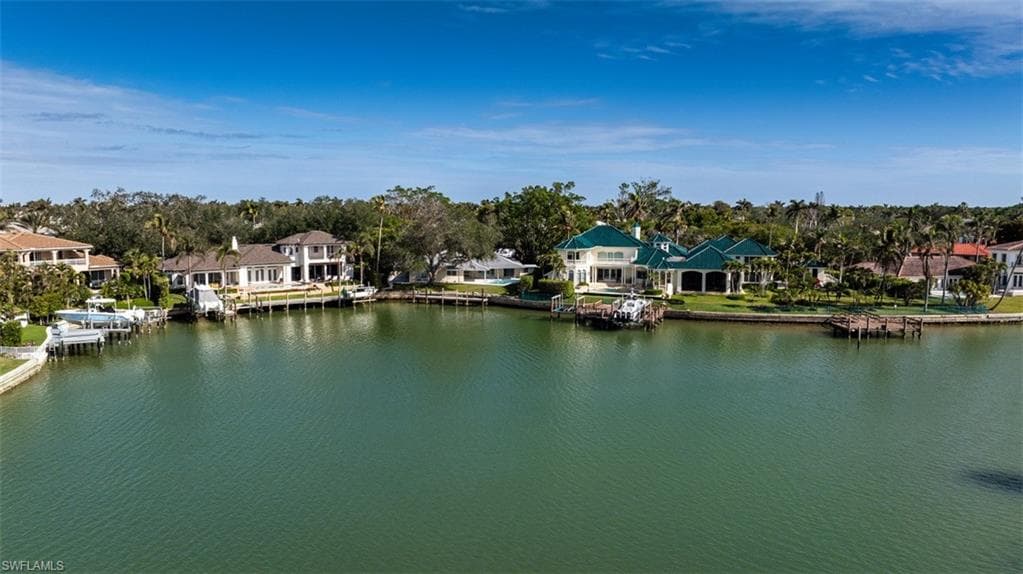 320 Bow Line Dr, Naples, FL 34103-6