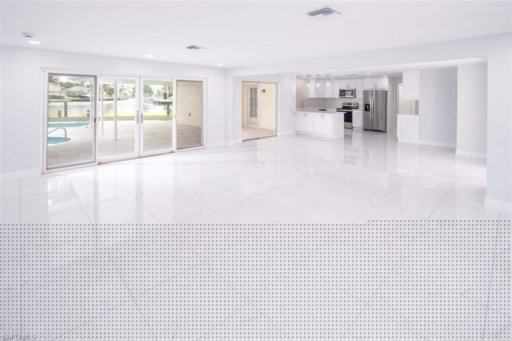 320 Bow Line Dr, Naples, FL 34103-8