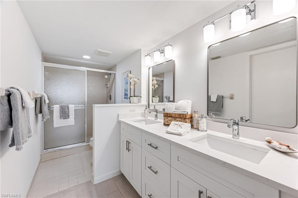 17 Bluebill Ave 604, Naples, FL 34108-16