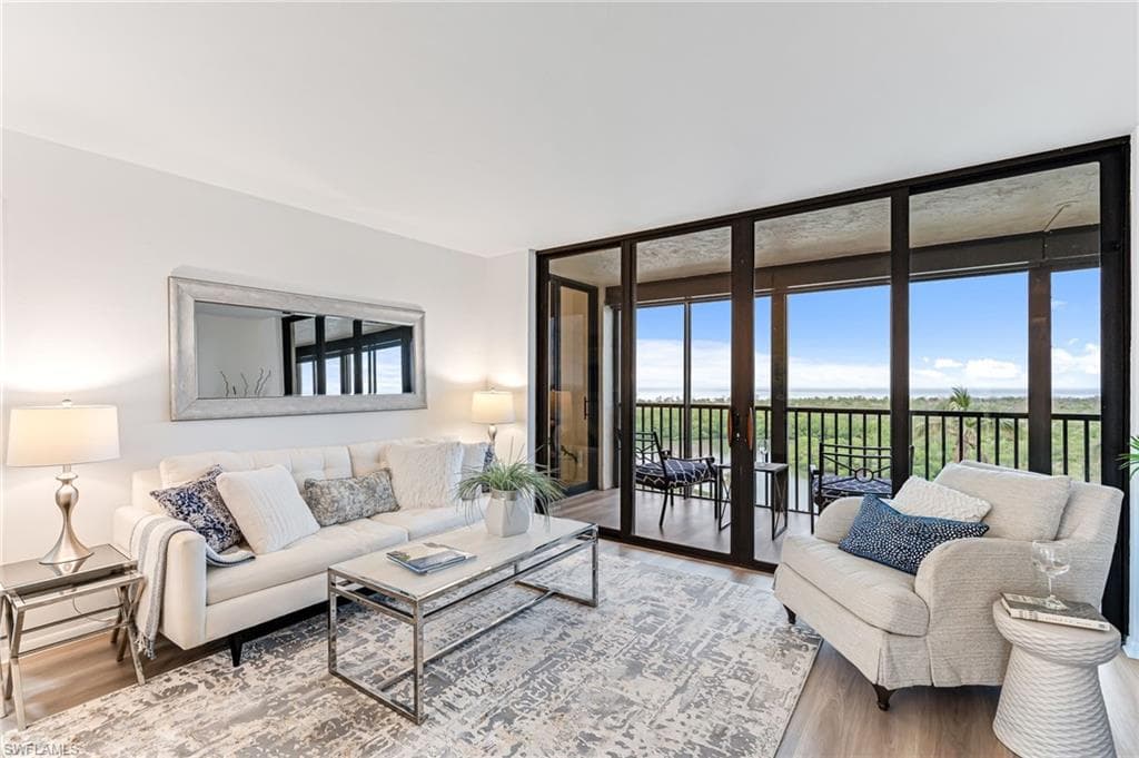 17 Bluebill Ave 604, Naples, FL 34108-8