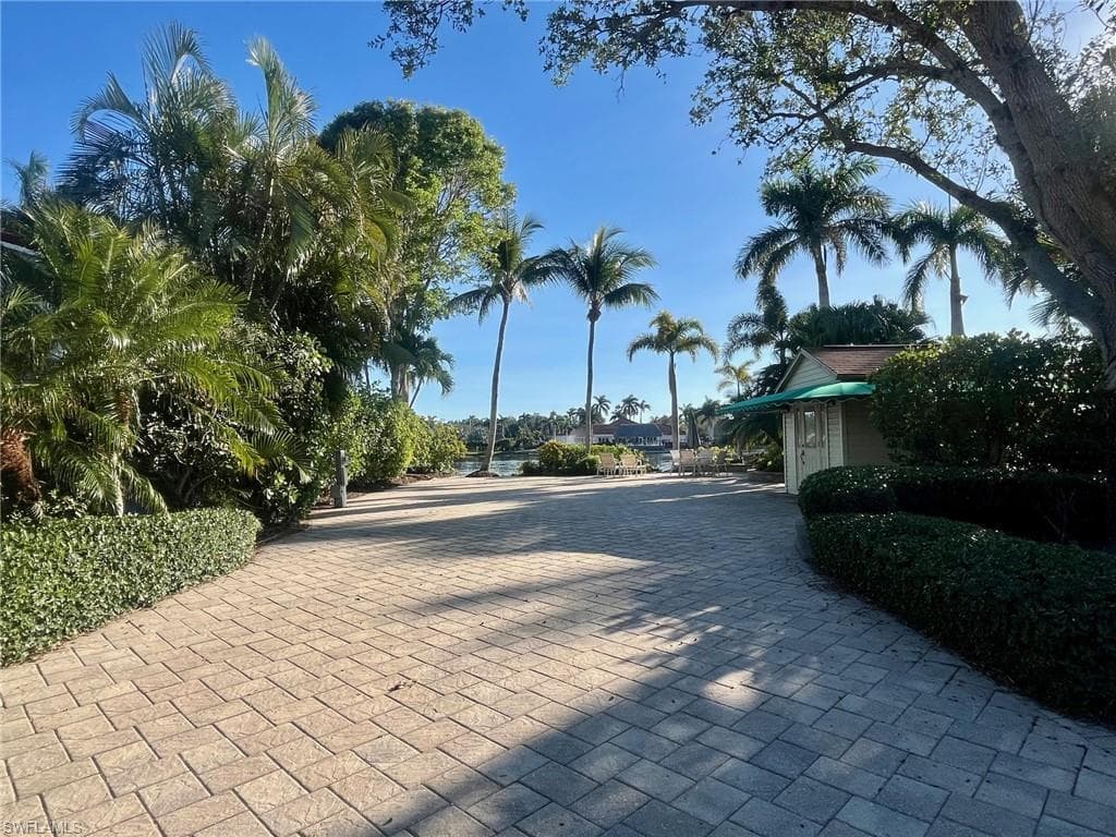 4763 Southern Breeze Dr, Naples, FL 34114-2