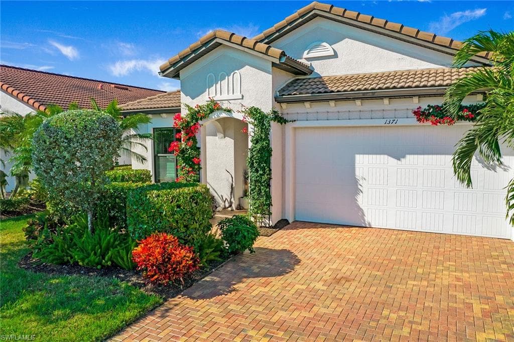 1371 Petone Ct, Naples, FL 34113-3