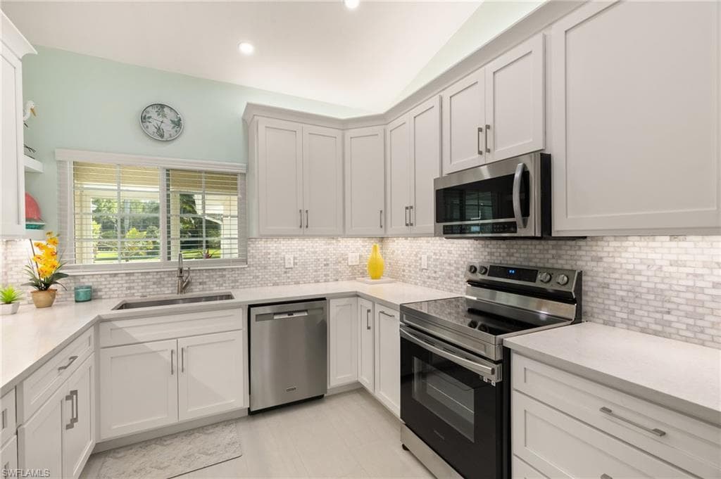 657 Saint Andrews Blvd 106-1, Naples, FL 34113-5