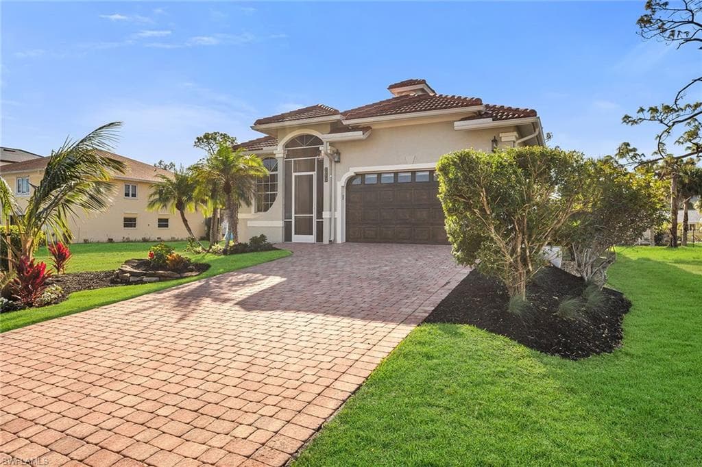1970 Danford St, Naples, FL 34112-40