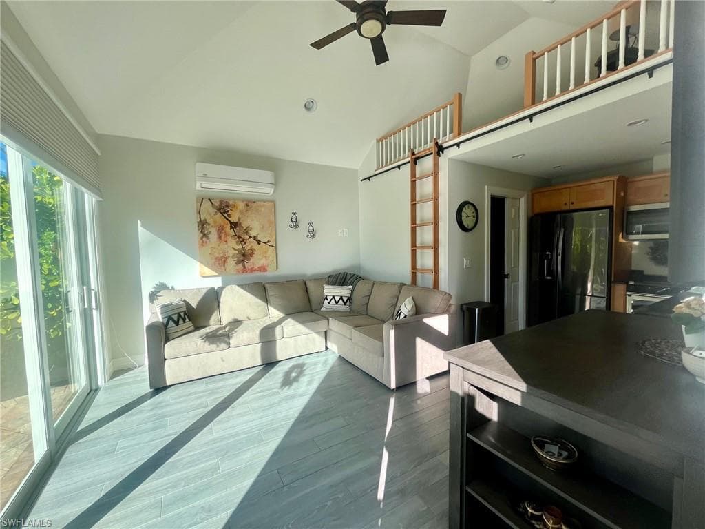 5003 Coach Ln, Naples, FL 34114-9