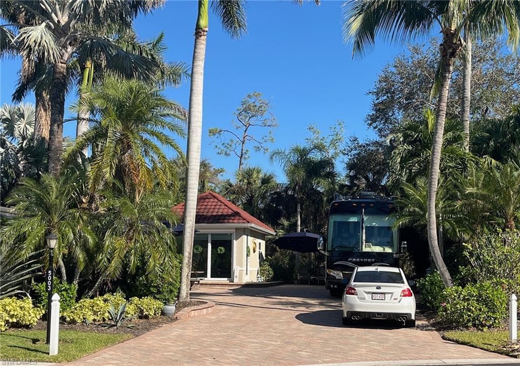 5003 Coach Ln, Naples, FL 34114-19