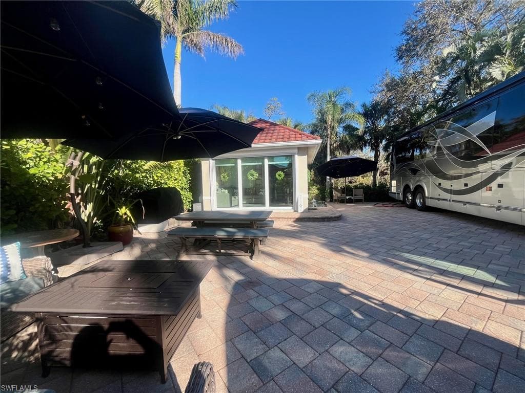 5003 Coach Ln, Naples, FL 34114-7