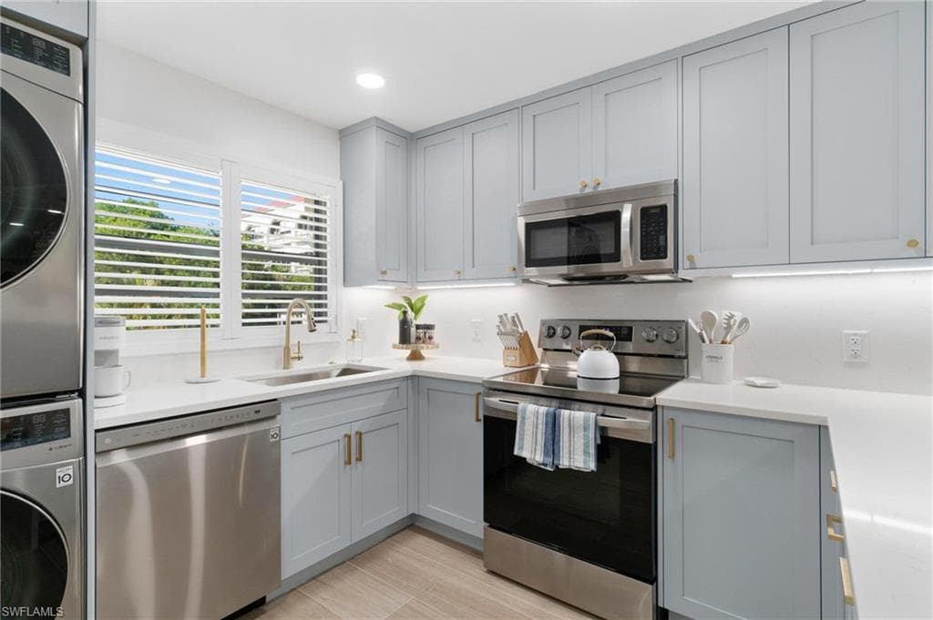 1100 8th Ave S 206c, Naples, FL 34102-21