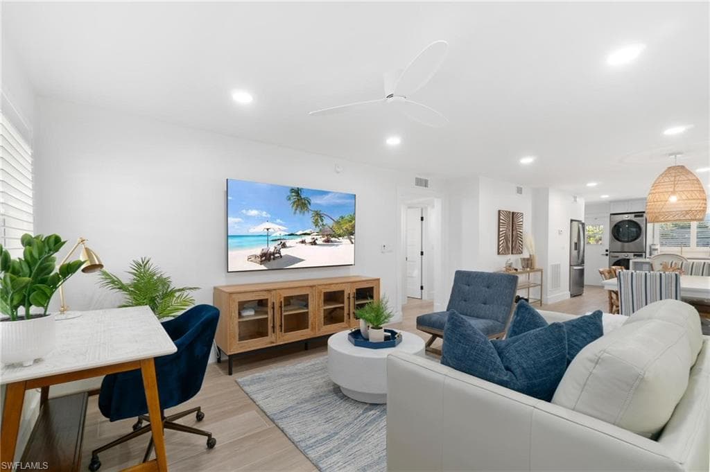 1100 8th Ave S 206c, Naples, FL 34102-7
