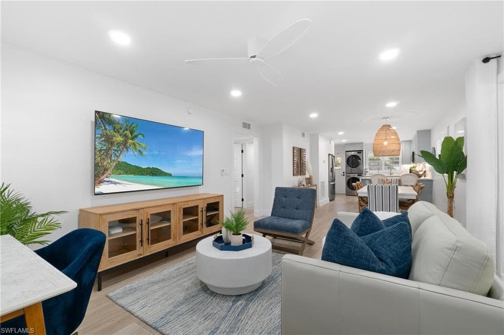 1100 8th Ave S 206c, Naples, FL 34102-8