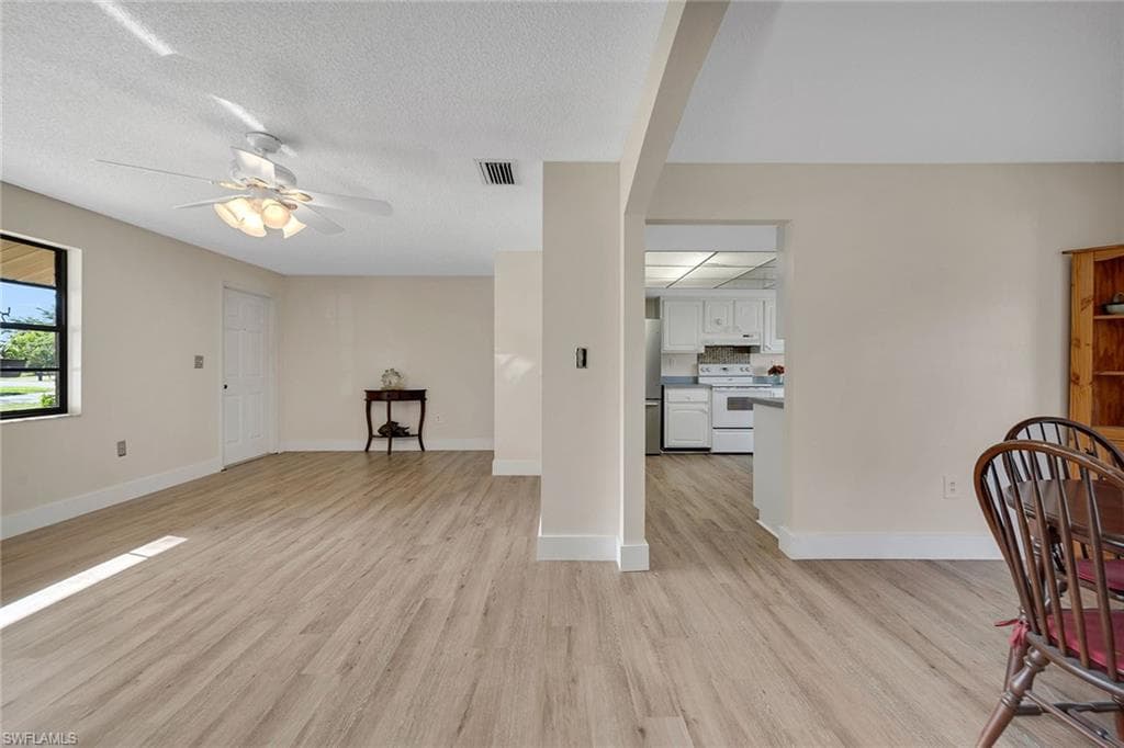 4925 Molokai Dr 16, Naples, FL 34112-13