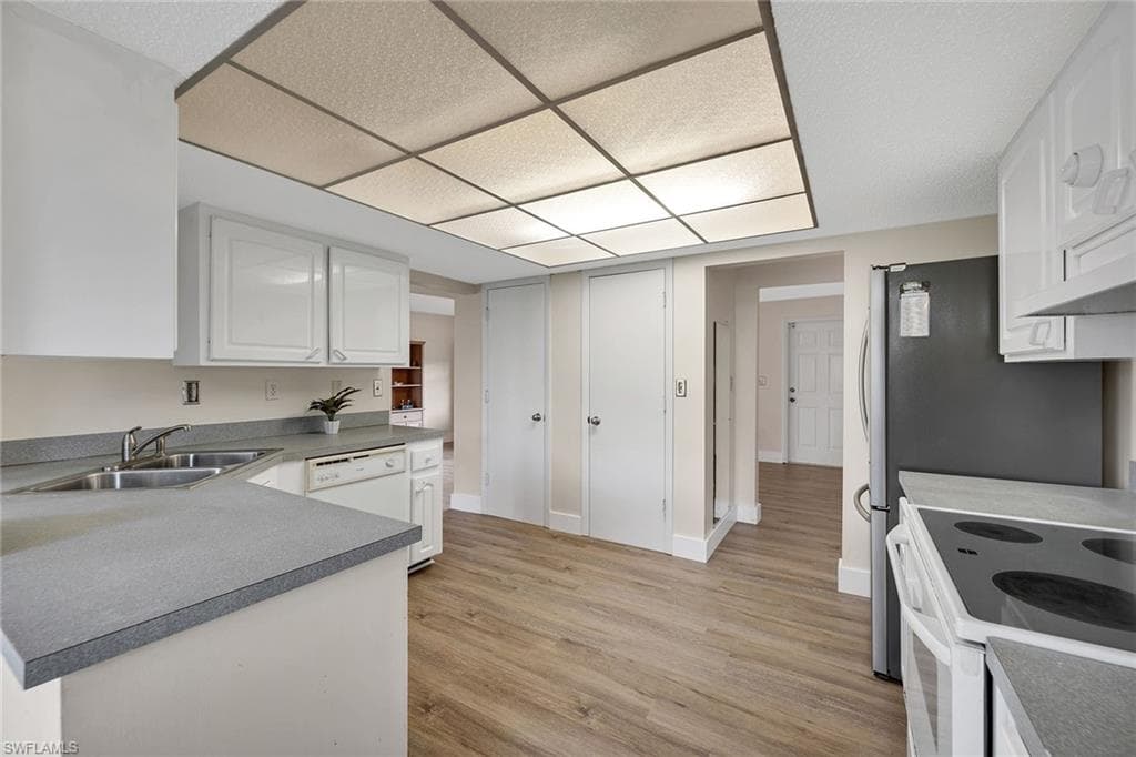 4925 Molokai Dr 16, Naples, FL 34112-14
