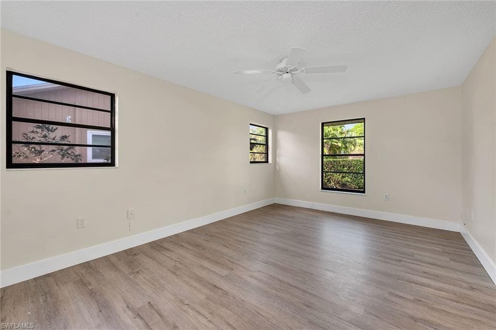 4925 Molokai Dr 16, Naples, FL 34112-22