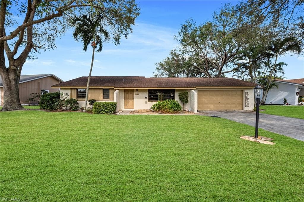 4925 Molokai Dr 16, Naples, FL 34112-1
