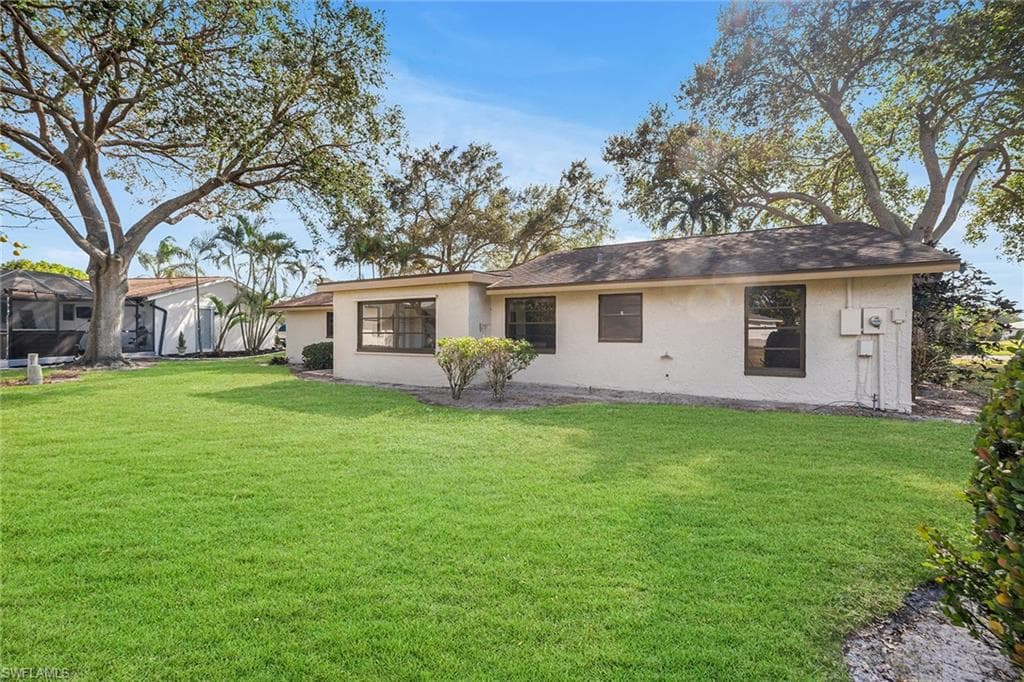 4925 Molokai Dr 16, Naples, FL 34112-35