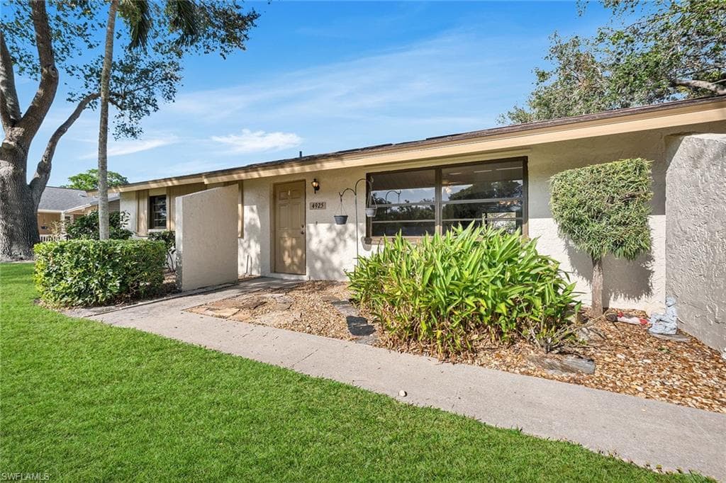 4925 Molokai Dr 16, Naples, FL 34112-39