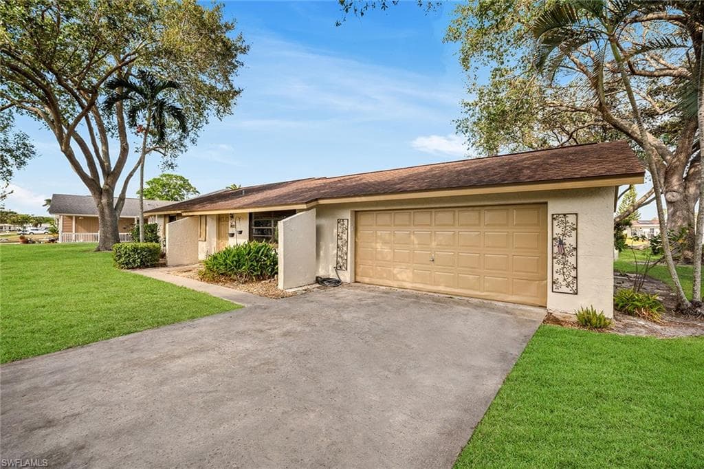 4925 Molokai Dr 16, Naples, FL 34112-40