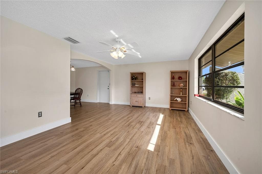 4925 Molokai Dr 16, Naples, FL 34112-3