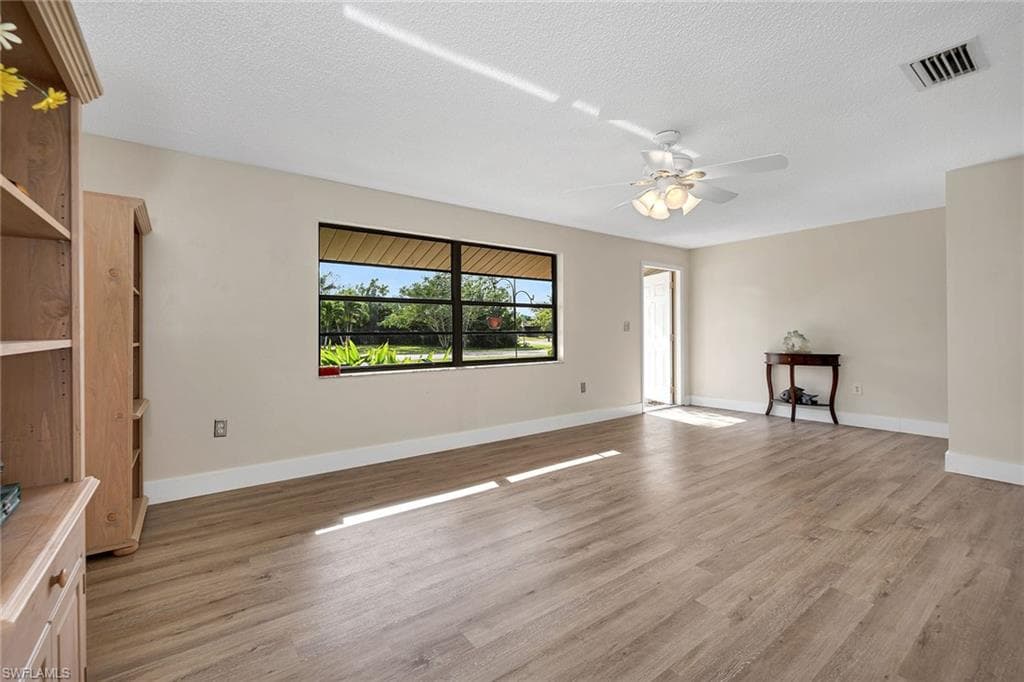 4925 Molokai Dr 16, Naples, FL 34112-4