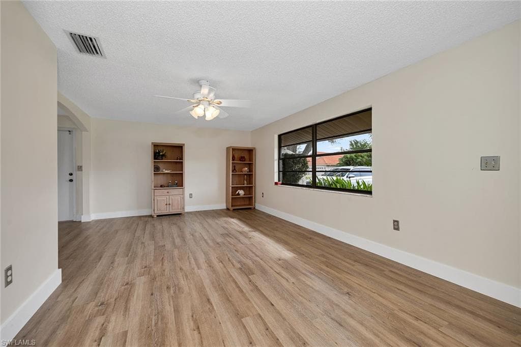 4925 Molokai Dr 16, Naples, FL 34112-6