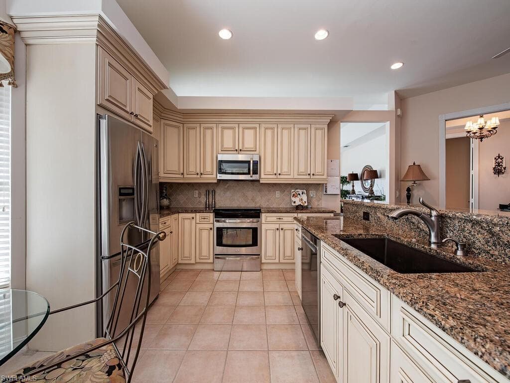 1880 Les Chateaux Blvd 201, Naples, FL 34109-7