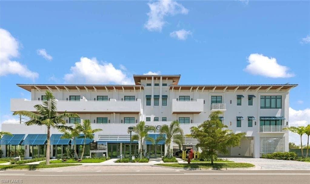 101 8th St 208, Naples, Fl 34102-2