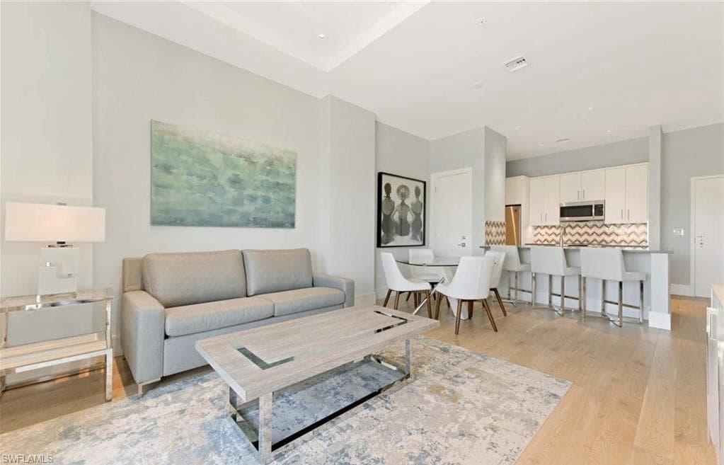 101 8th St 208, Naples, Fl 34102-6