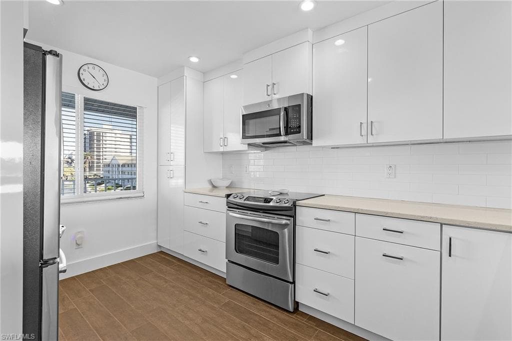 10682 Gulf Shore Dr C302, Naples, FL 34108-8