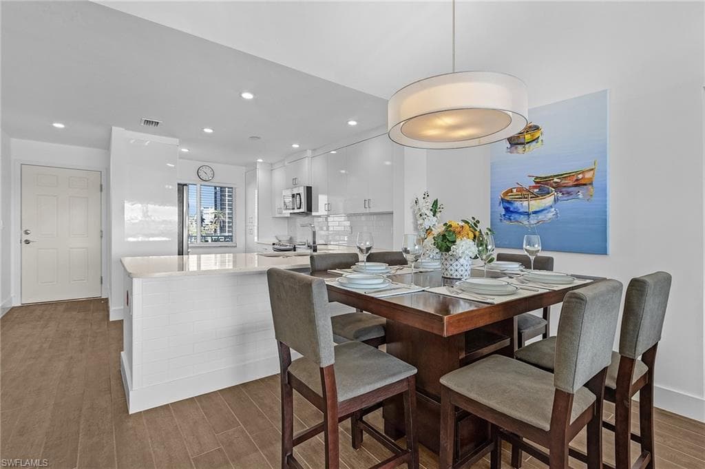10682 Gulf Shore Dr C302, Naples, FL 34108-10
