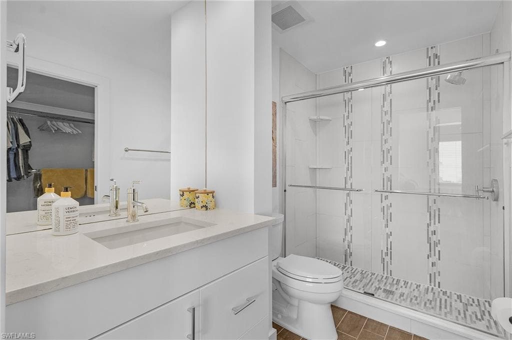 10682 Gulf Shore Dr C302, Naples, FL 34108-13