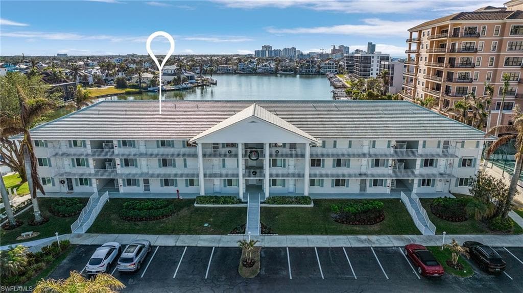 10682 Gulf Shore Dr C302, Naples, FL 34108-28