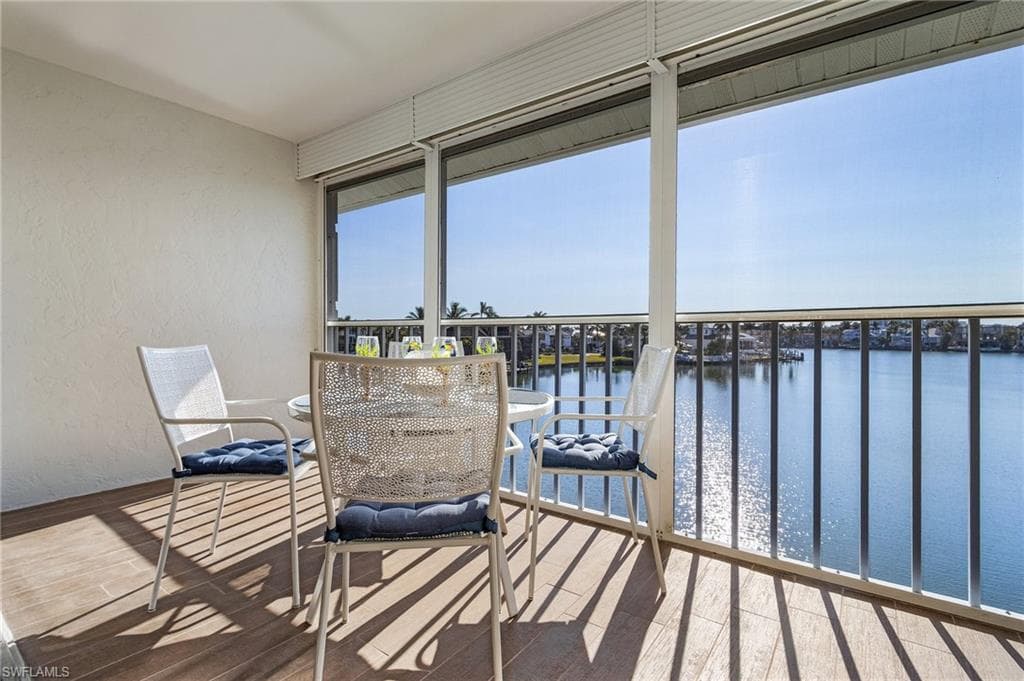 10682 Gulf Shore Dr C302, Naples, FL 34108-2