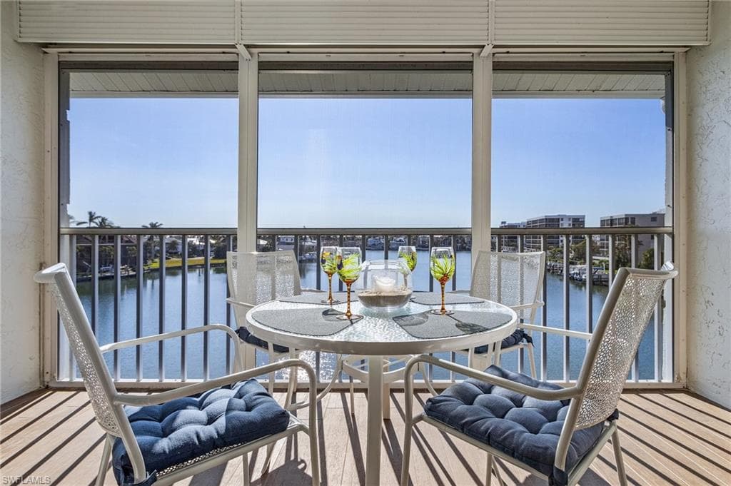 10682 Gulf Shore Dr C302, Naples, FL 34108-3