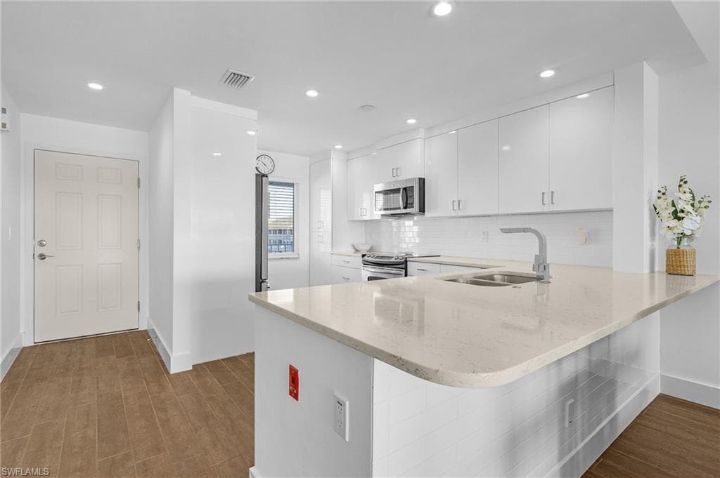 10682 Gulf Shore Dr C302, Naples, FL 34108-6