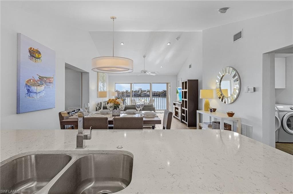 10682 Gulf Shore Dr C302, Naples, FL 34108-7