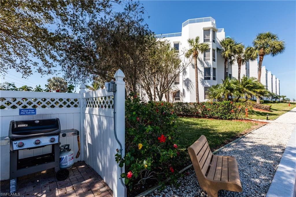 991 Barfield Dr 302, Marco Island, FL 34145-29